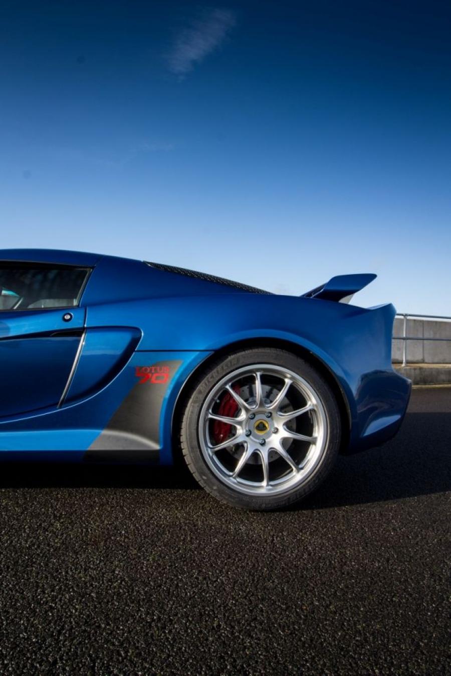 Детали экстерьера Lotus Exige Sport 350 70th Anniversary 2018 года  (фото 5 из 5)